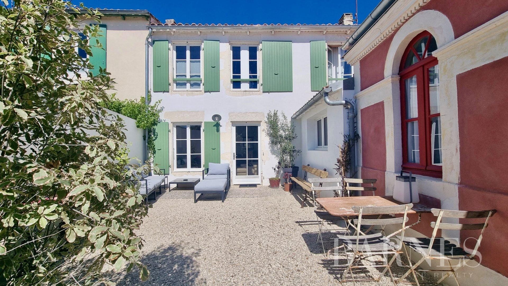 Къща в Les PortesEnRé, New Aquitaine, Франция за продажба от BARNES