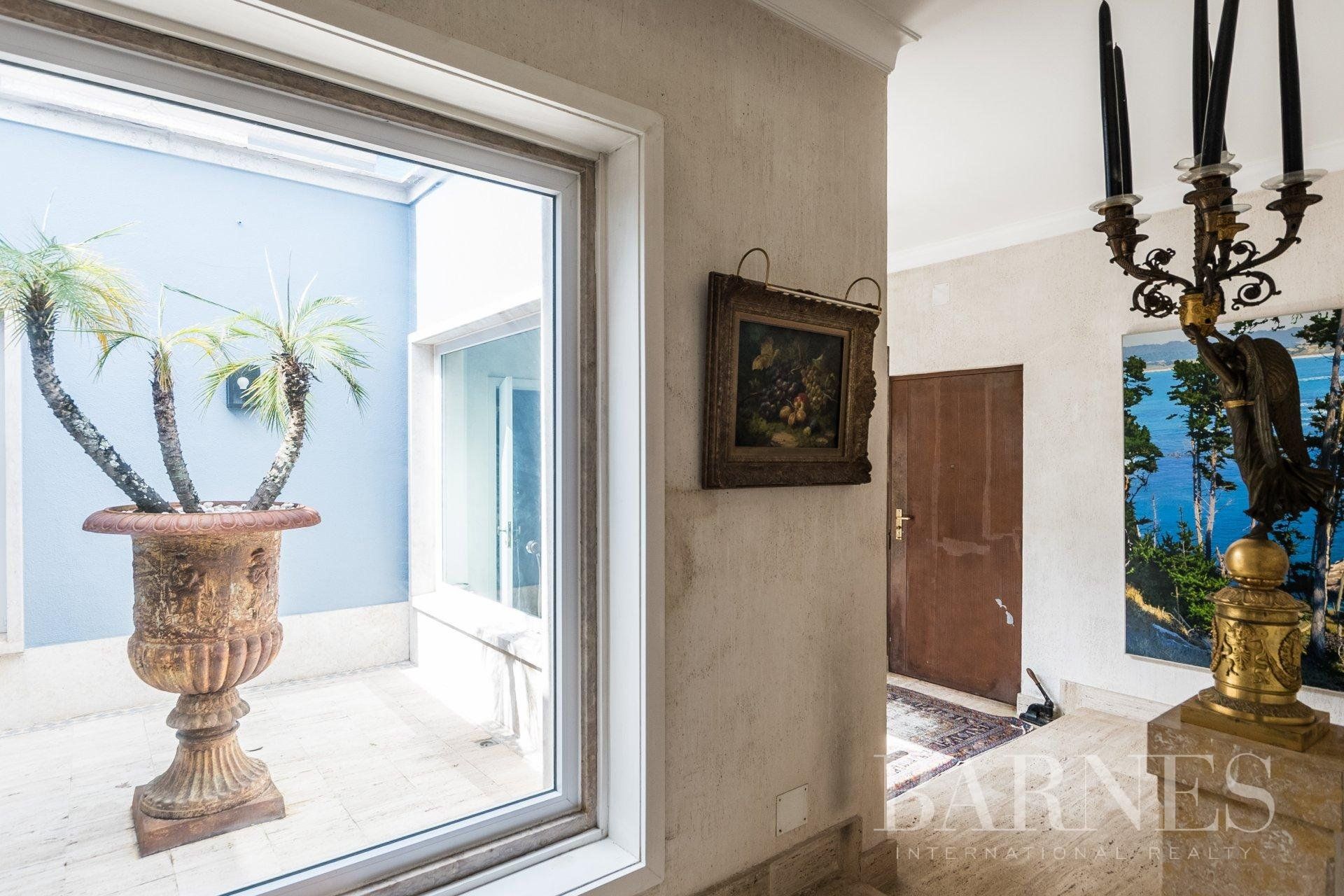 Къща в Cascais, Distrito de Lisboa, Португалия за продажба от BARNES