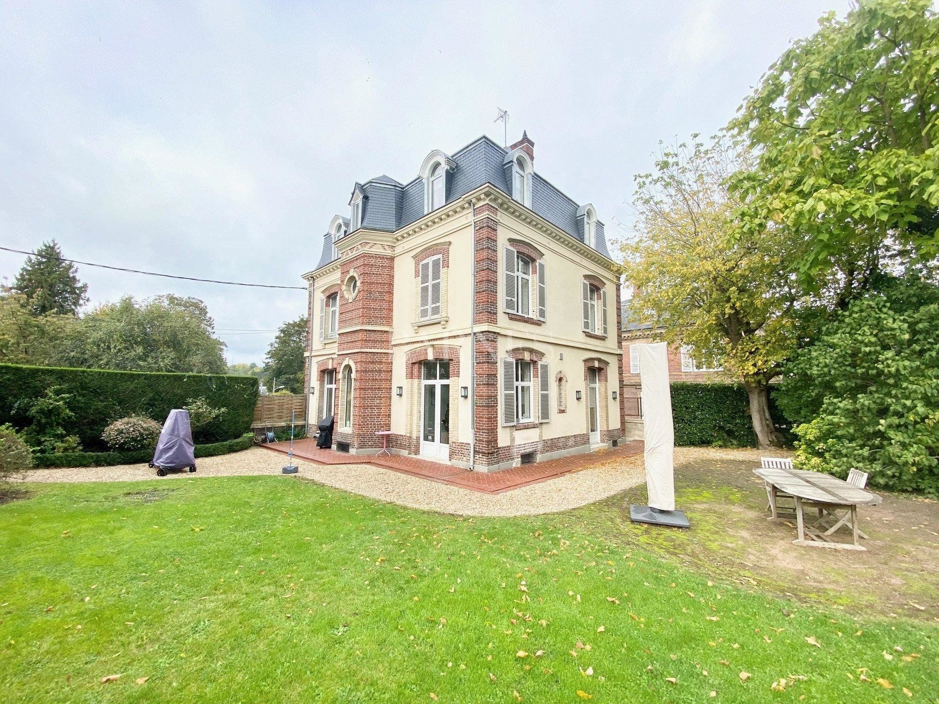 Къща в Lisieux, Normandy, Франция за продажба от BARNES Bulgaria